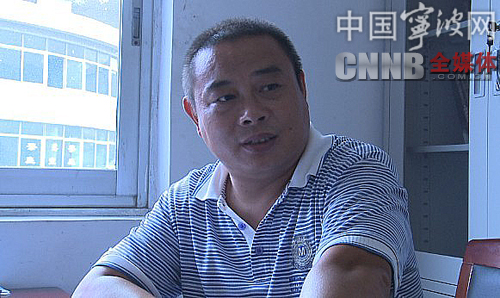 【中国新闻网】百姓眼中的老何:办事公正公平