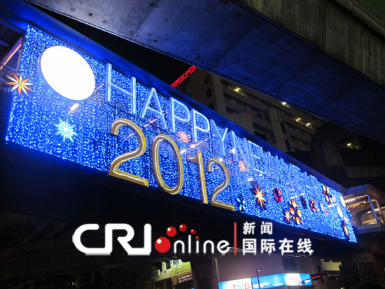 曼谷期望摆脱洪灾阴影 欢乐中迎新年