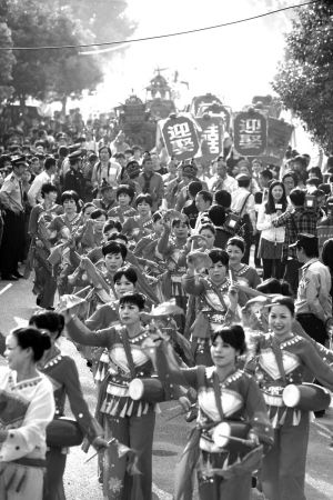 ���ʷ��Ǽݡ���������