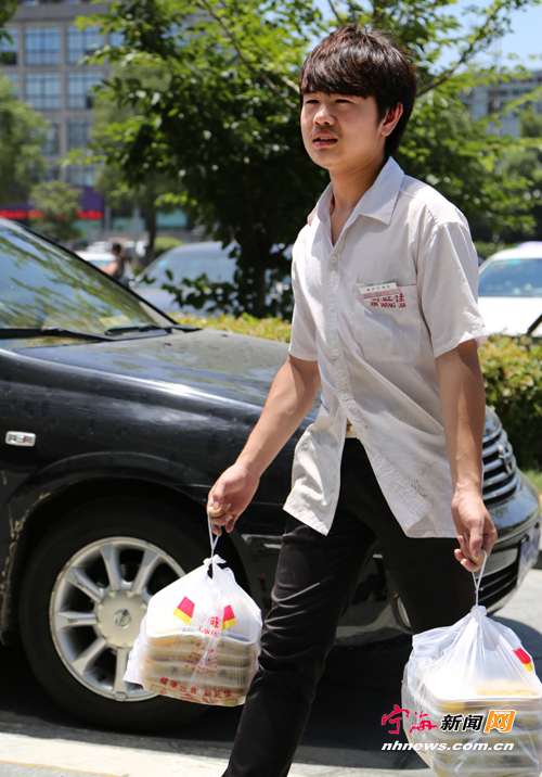 新旺佳餐饮送外卖的小于