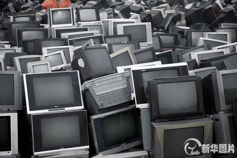 湖南株洲约8万台老电视机堆积如山等待回收