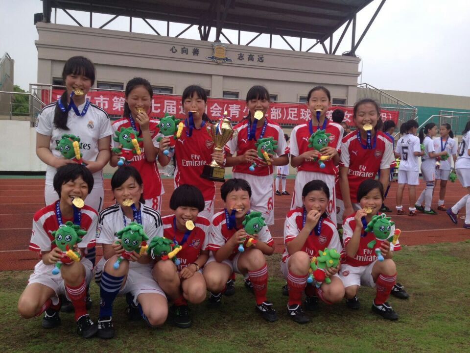 强蛟小学女子足球队喜获市运会冠军