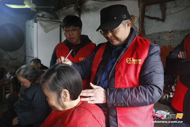 湖东社区8支公益队伍 传递爱心接力棒