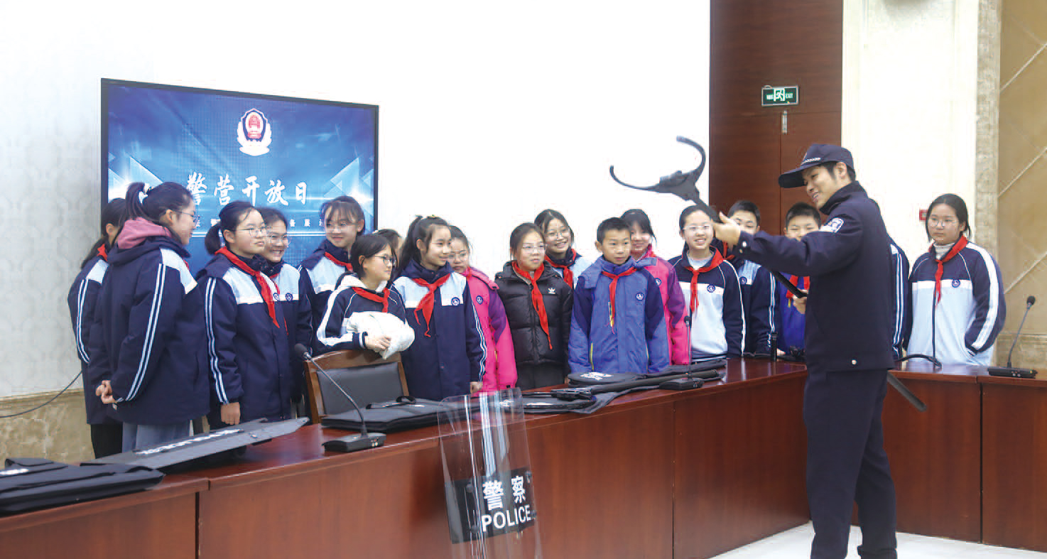 ѧ������ʽ���顰ģ�ⷨͥ��