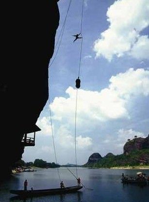 ��ɫ�����Լ���·�������